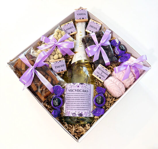 Dāvanas krustmātei, krusttēvam, omītei